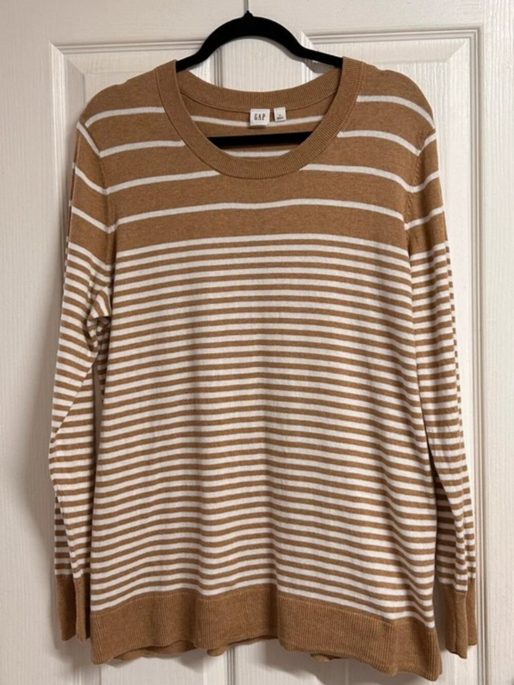 GAP Camel White Striped Long Sleeve Knit Sweater Womens
